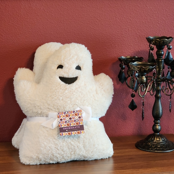 NWT Novogratz Sherpa Ghost Pillow Set TikTok Viral Ghost Throw Pillows